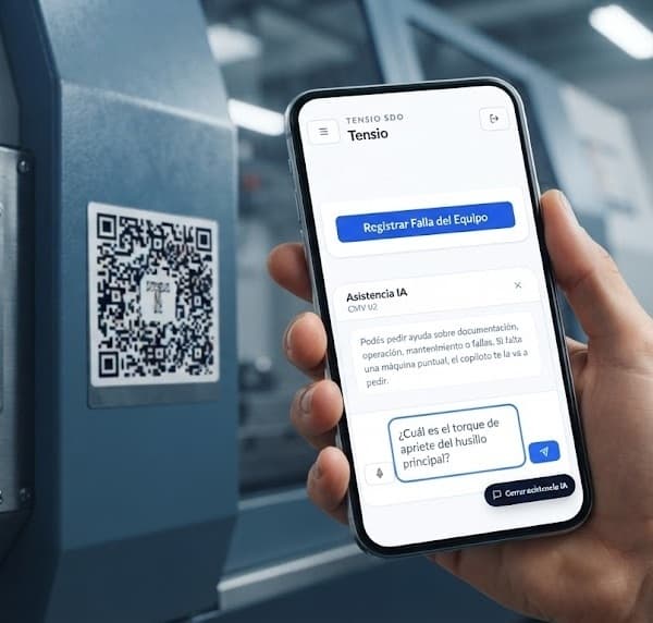 Interfaz de Tensio SDO asistida por IA junto a código QR en maquinaria industrial
